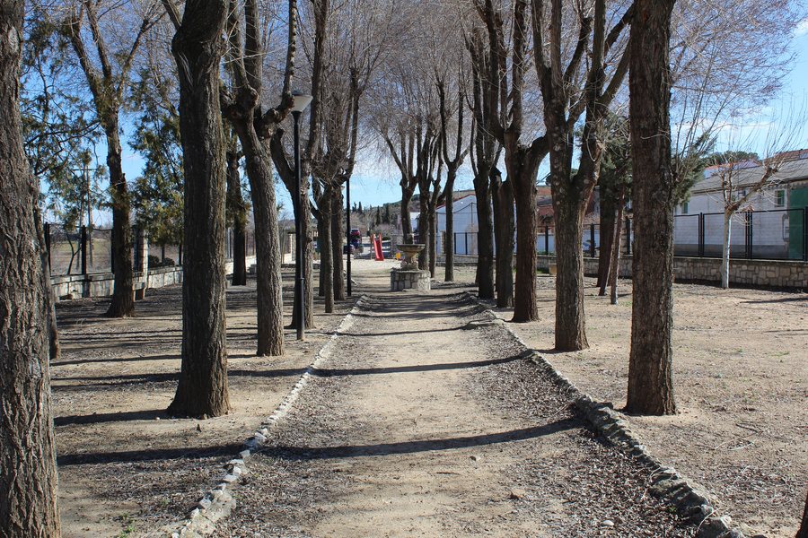 File:Parque de Pollos interior.jpg