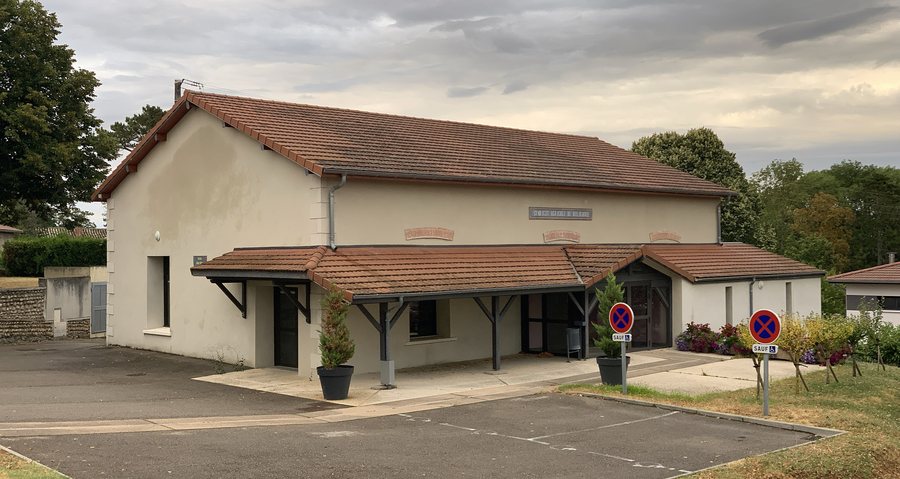File:Salle fêtes Béligneux 3.jpg