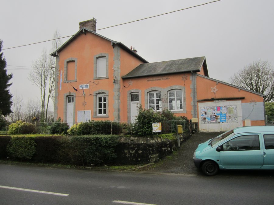 File:Hocquigny - Mairie.JPG