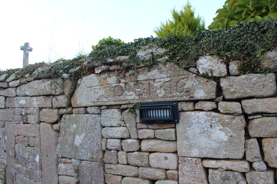File:Omonville-la-Rogue - Vestiges de l'ancienne école.jpg