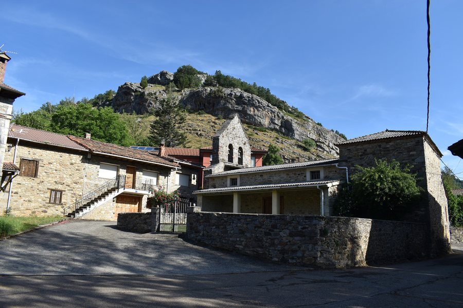 File:Iglesia de la Virgen del Esla de Valdoré 2.jpg