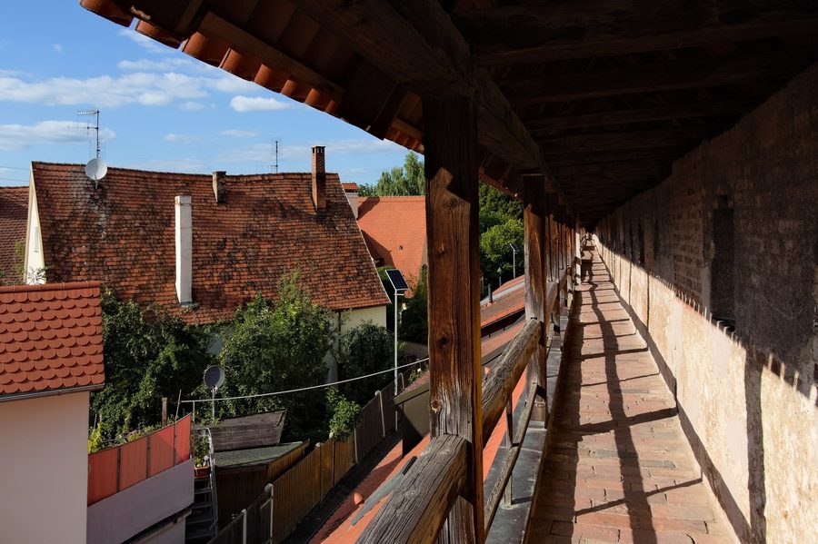Town wall of Nördlingen with a walkway between Reimlinger Tor and Deininger Tor