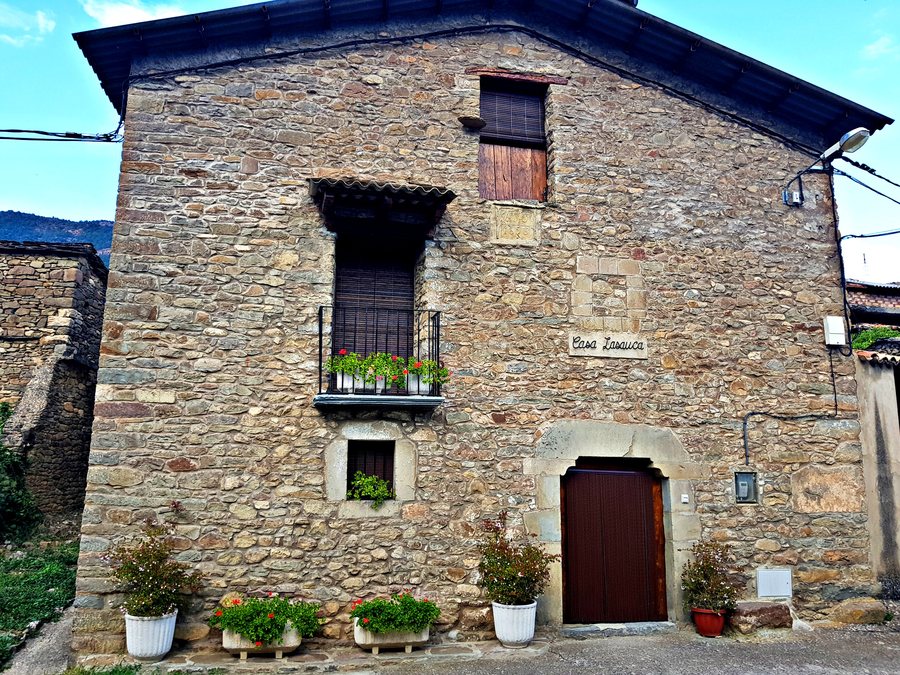 File:Casa en Bentué de Rasal.jpg