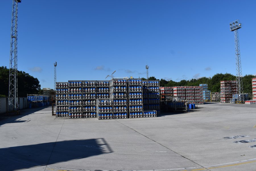 File:Almacén de gas de Cepsa en Maside 01.jpg