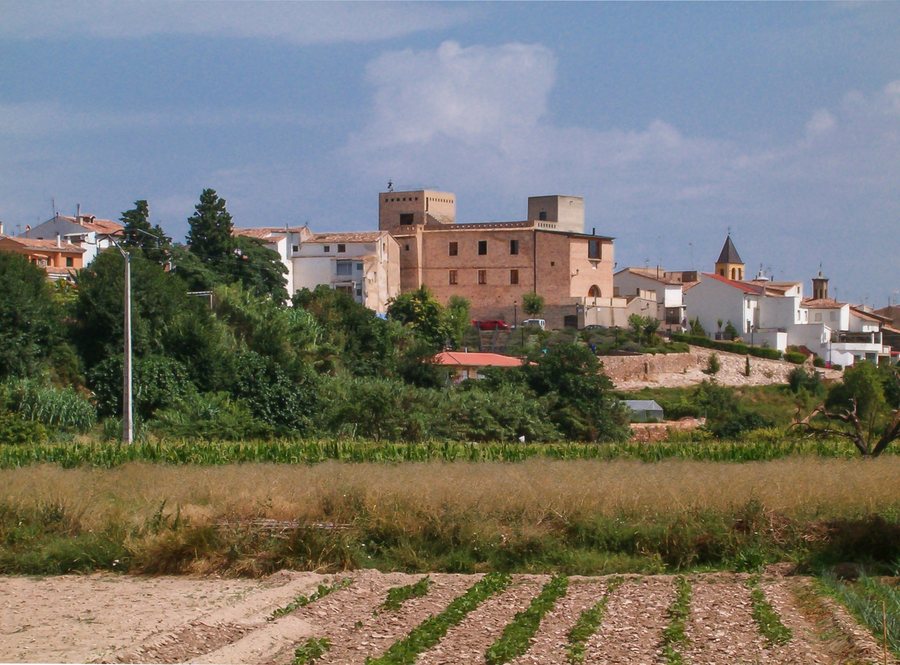 File:Castillo de novallas edited.jpg