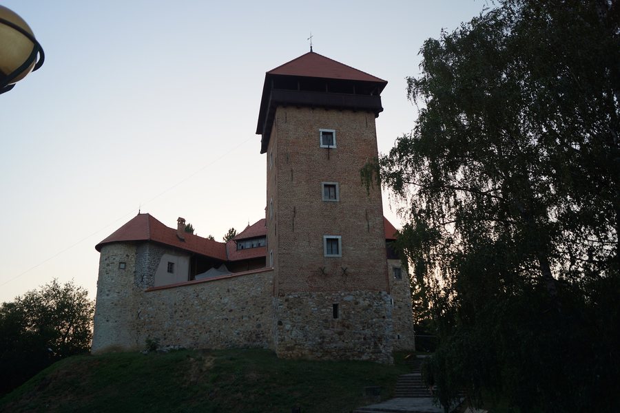File:Dubovac stari grad-Karlovac - panoramio.jpg