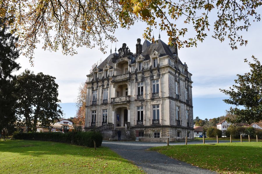 File:Château Lota Ustaritz November 2025.jpg