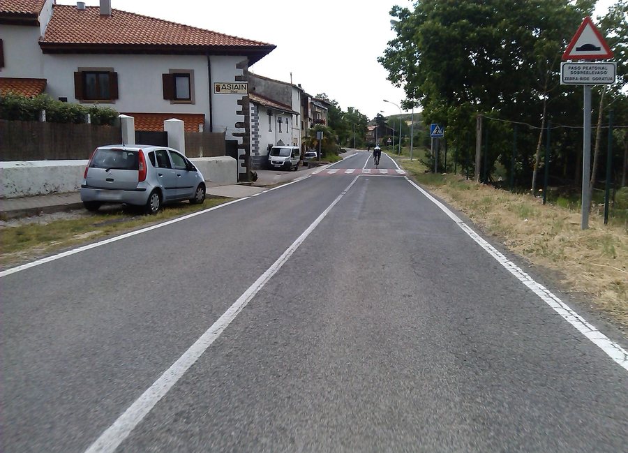 File:Asiain, Cendea de Olza - Mapillary (Tm3m2cF4TMGmmumVCXLBdg).jpg