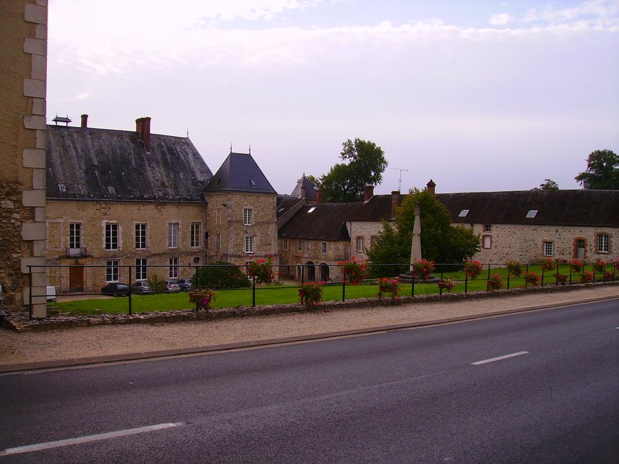 File:Chateau baye.jpg
