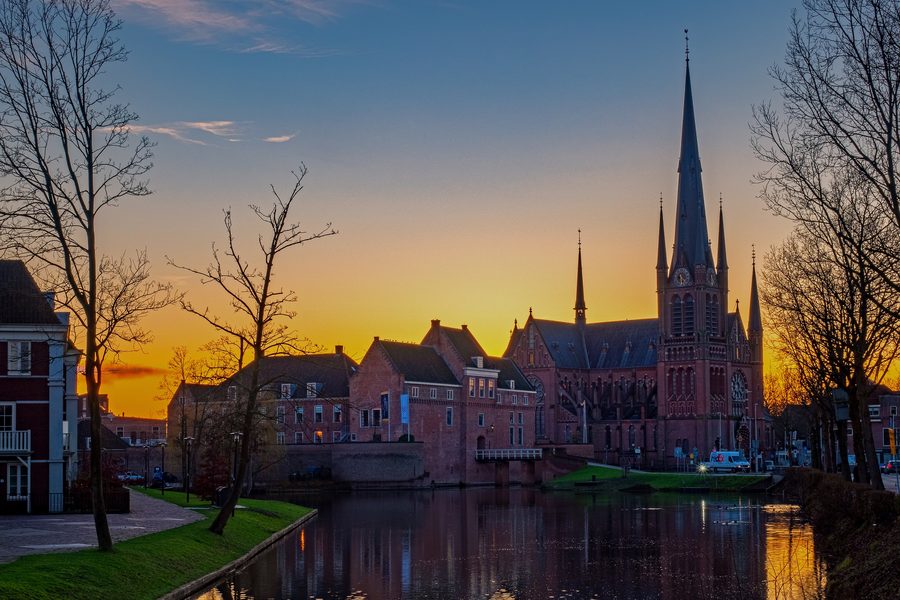 Kasteel Woerden und die Sint-Bonaventurakerk in Woerden