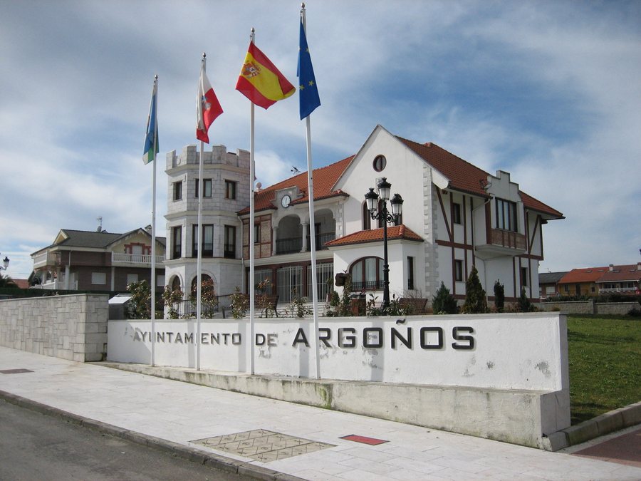 File:Ayuntamiento de Argonos (Spain).JPG