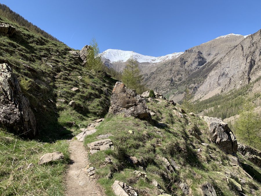 File:Ancien Canal Chenevrier (Crévoux) et rochers.jpg