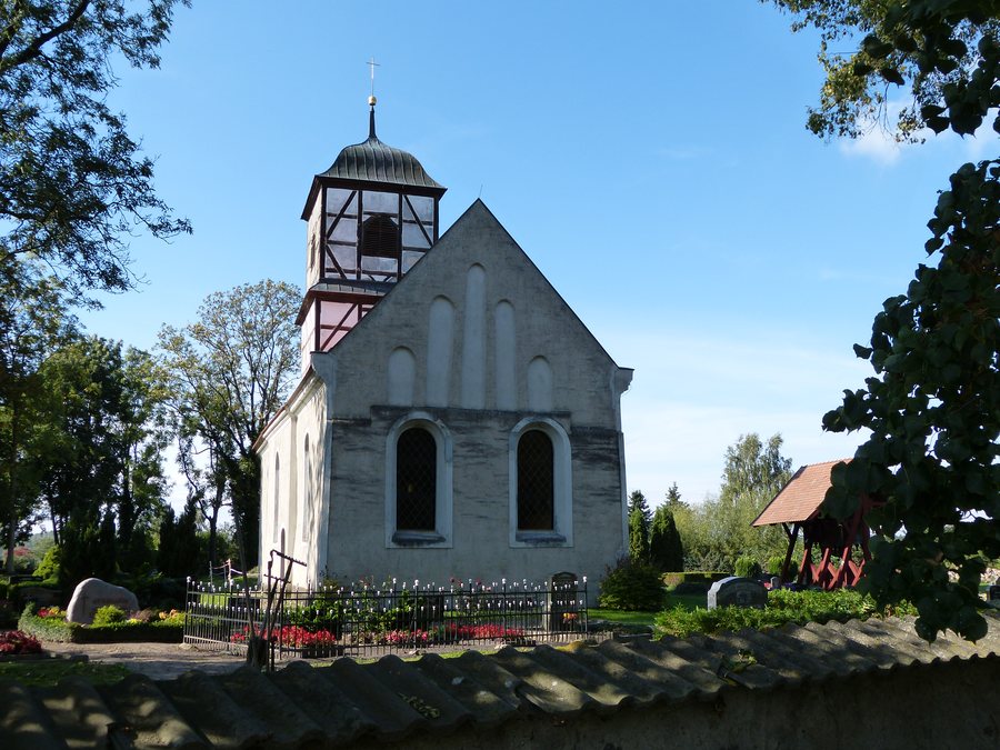 File:Boldekow Kirche Ostgiebel.JPG