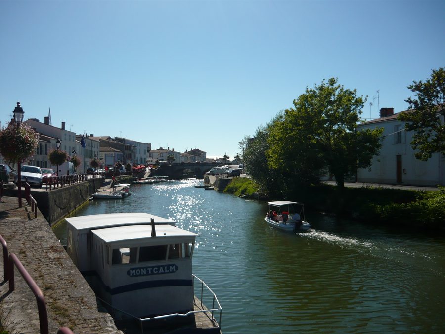 Boat on the Sèvre niortaise in Marans