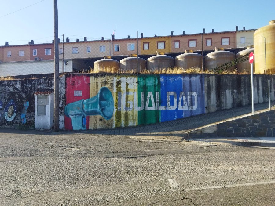 File:Mural Igualdad Caminomorisco.jpg
