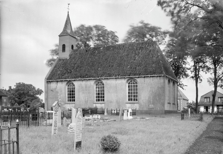 Nederlands Hervormde Kerk in Adorp, gezien vanuit het zuidoosten