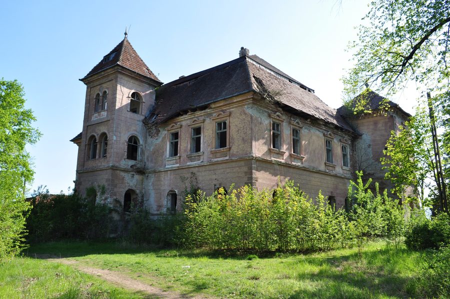 Nalatzi-Fay manor ensemble in Nalatvad, Hațeg