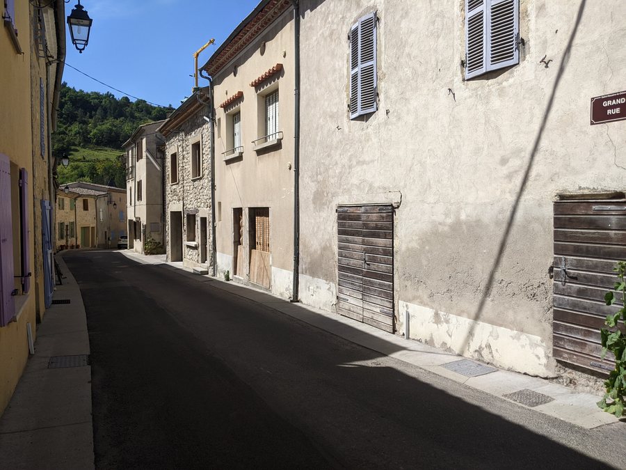 File:Saint-Nazaire-le-Désert - Grand Rue (mai 2022).jpg
