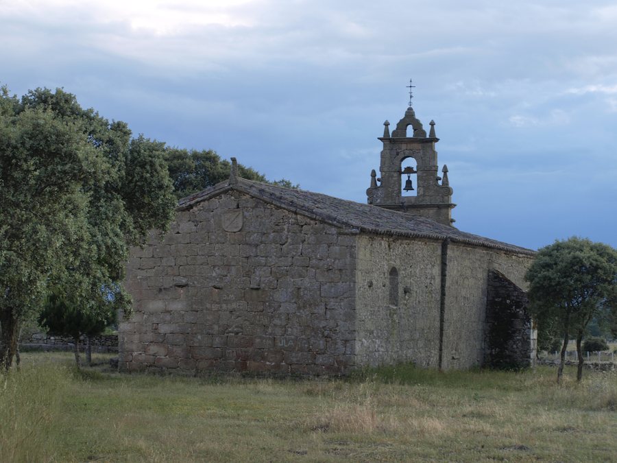 File:ERMITA DE FERNANDIEL. MUGA DE SAYAGO.JPG