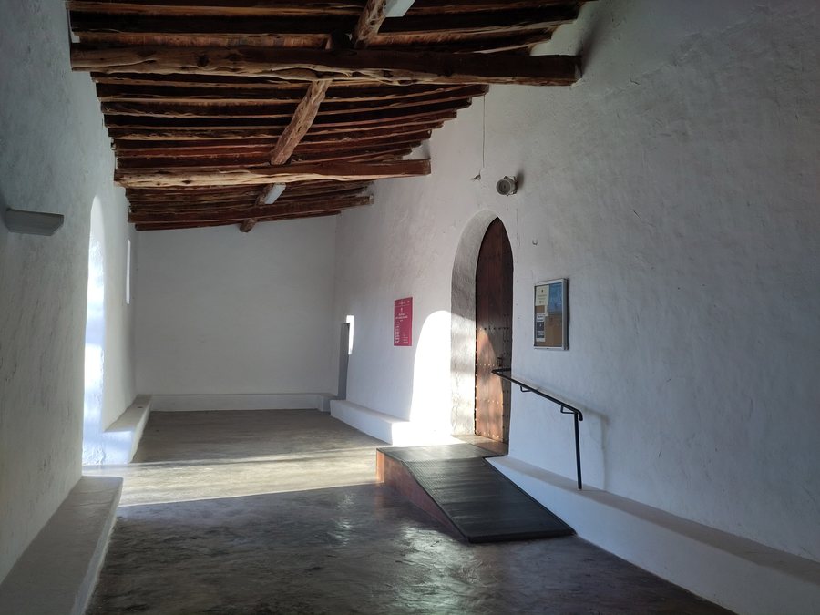 File:Sant Llorenç de Balàfia. Església. Porxo.jpg