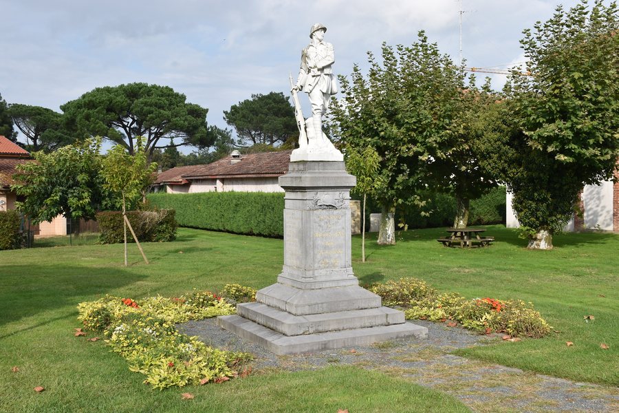 File:Moliets-et-Maâ Monument aux Morts 2024.jpg