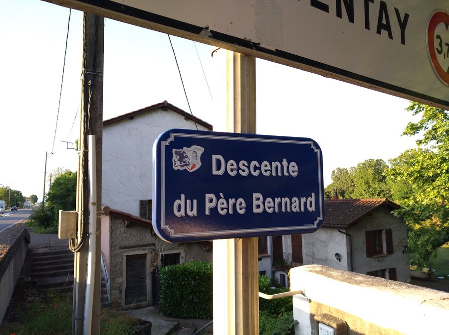 File:Saint-Georges-de-Reneins - Descente du Père Bernard (plaque) (juin 2018).jpg