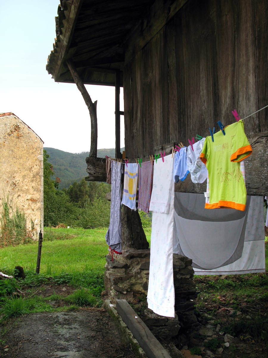 File:Horreo. Folgueras. Pravia. Asturias.jpg