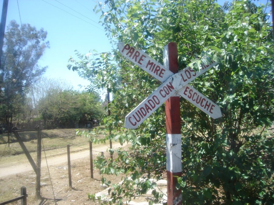 Level crossing in Perico with a warning sign for trains