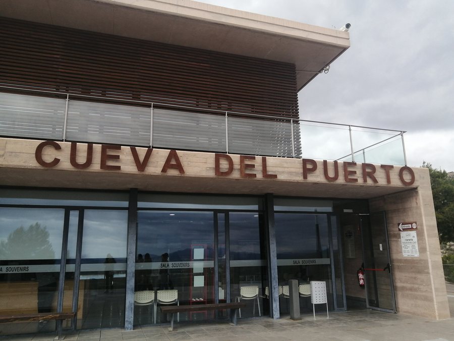 File:Centro de visitantes de la cueva del Puerto en Calasparra 12.jpg
