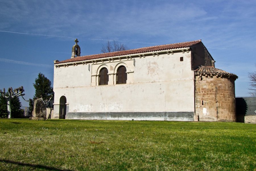 File:Ermita de Nuestra Señora de Bueyo en Albelda de Iregua.jpg