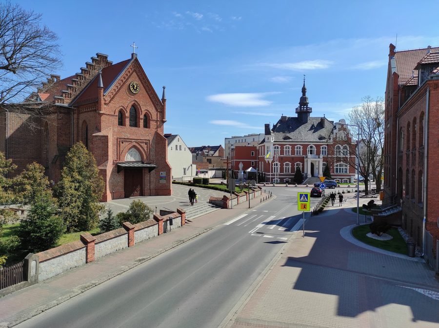 Kirche des heiligen Matthäus und Rathaus in Opalenica