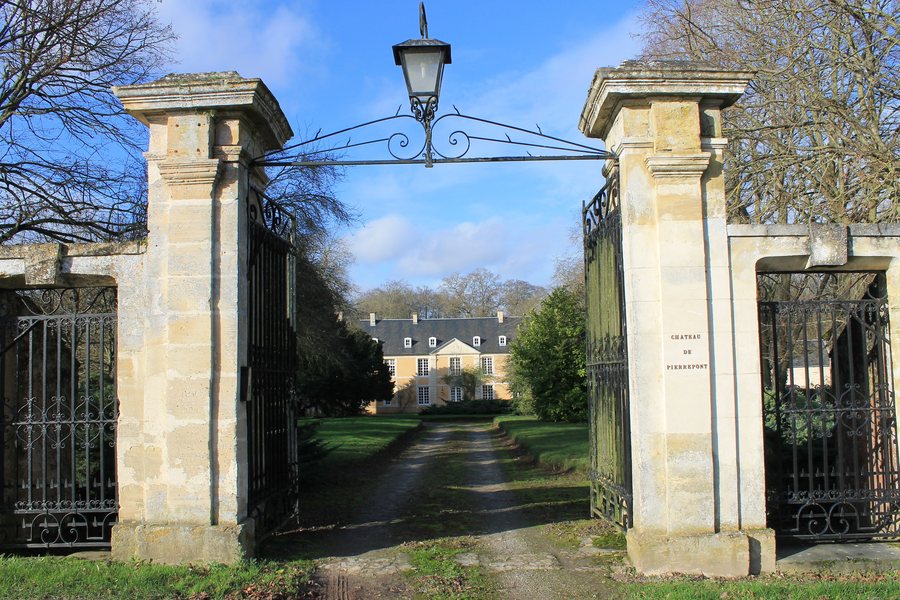 File:Lantheuil château de Pierrepont.JPG