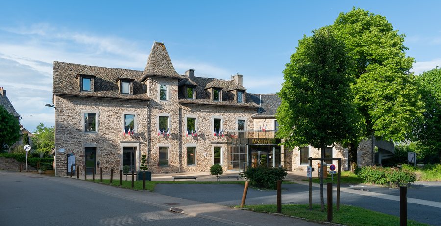 File:Town hall of Moyrazes (2).jpg