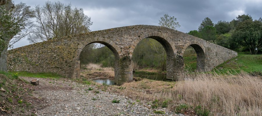 File:Old bridge in Rieux-en-Val (3).jpg