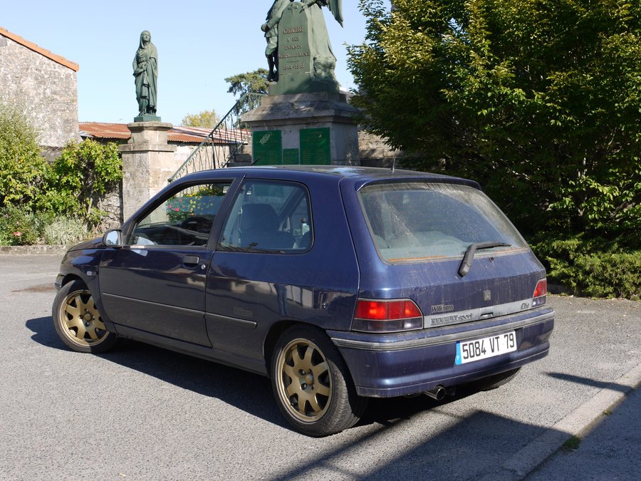 File:Chiché, Deux-Sèvres - France (6284168642).jpg