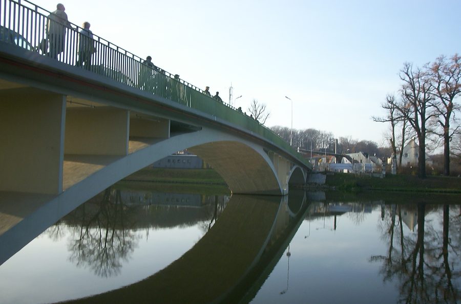 Neisse bridge between Łęknica and Bad Muskau, viewed from Poland toward Germany