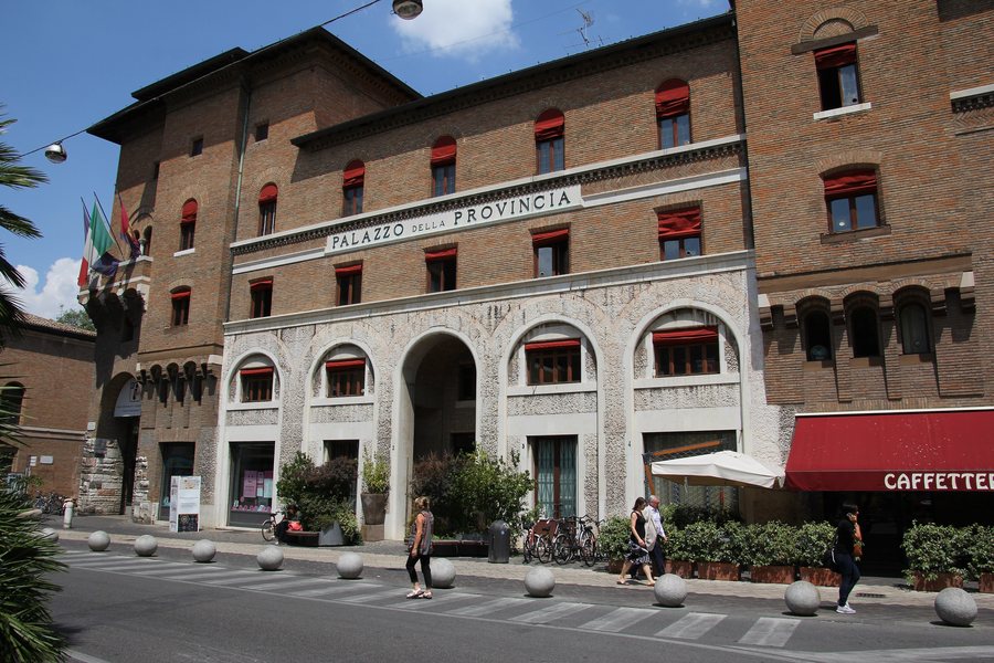 File:Ravenna, palazzo della Provincia (01).jpg
