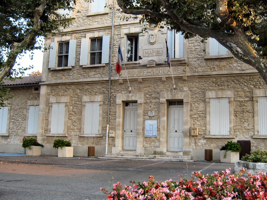 File:Mairie St-Etienne-du-Grès.jpg