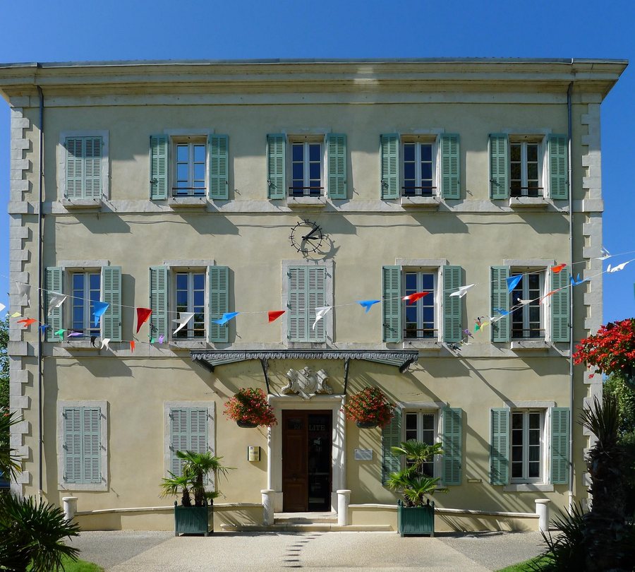File:Mairie Châteauneuf-du-Rhône 2011-09-22-036.jpg