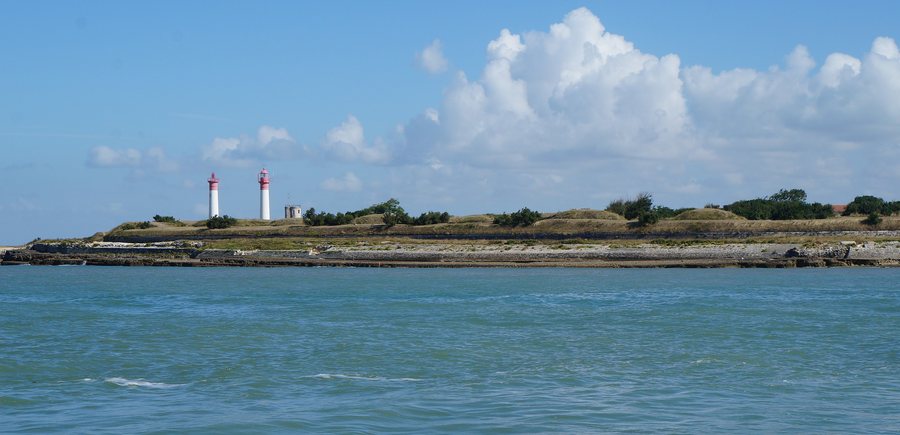 File:L'Île d'Aix Phares.JPG