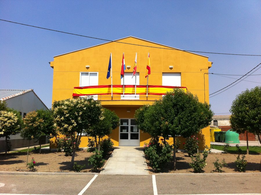 File:Ayuntamiento de Entrala.JPG