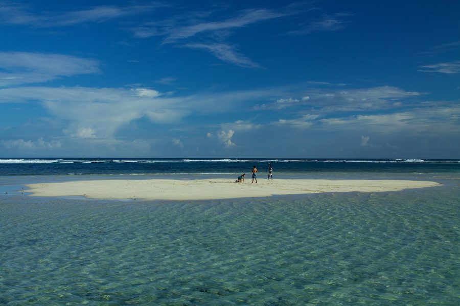 Sandbank with light sand in Mombasa Marine Park