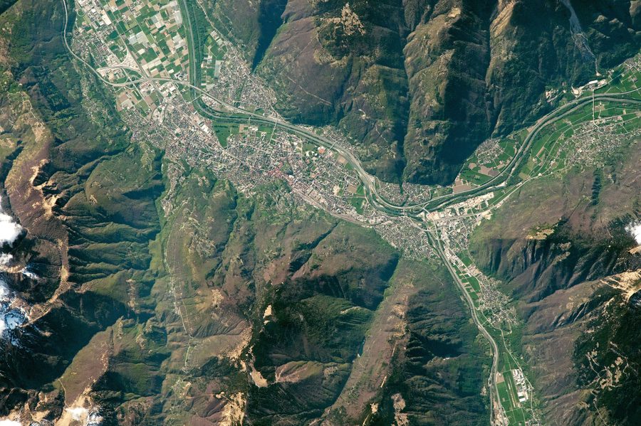Bellinzona in the Ticino valley with the winding Ticino and the surrounding Alps