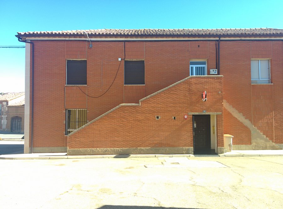 File:Ayuntamiento de Villardefrades.jpg
