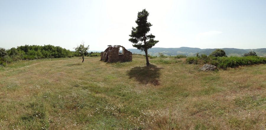 File:Chénas - Cabane des Chasseurs - panoramio.jpg