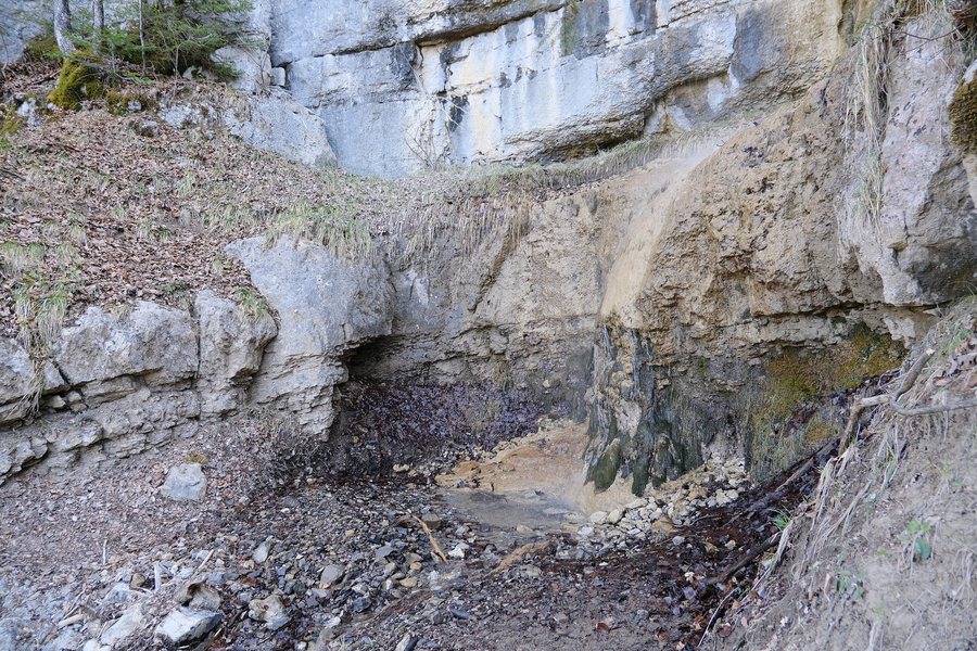 File:Cascade de Montviard @ Bluffy (51097184321).jpg