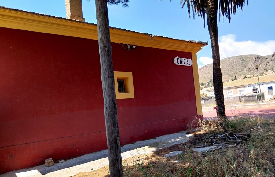File:Cieza - Antigua Estación de Adif 1.jpg
