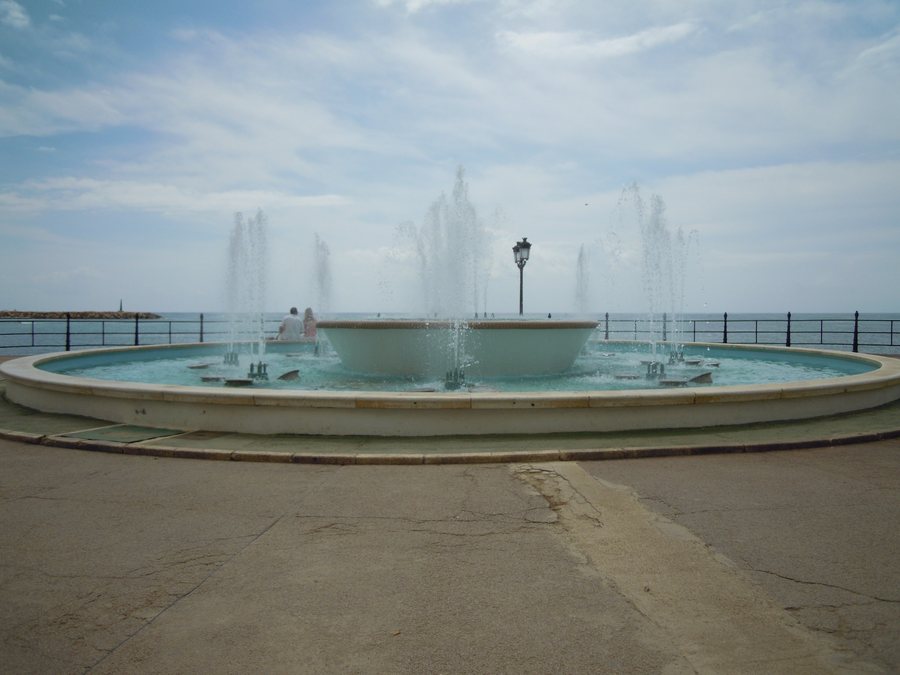 File:16-05-2011, Fountain, Paseo Maritimo, Santa Eulària des Riu.JPG