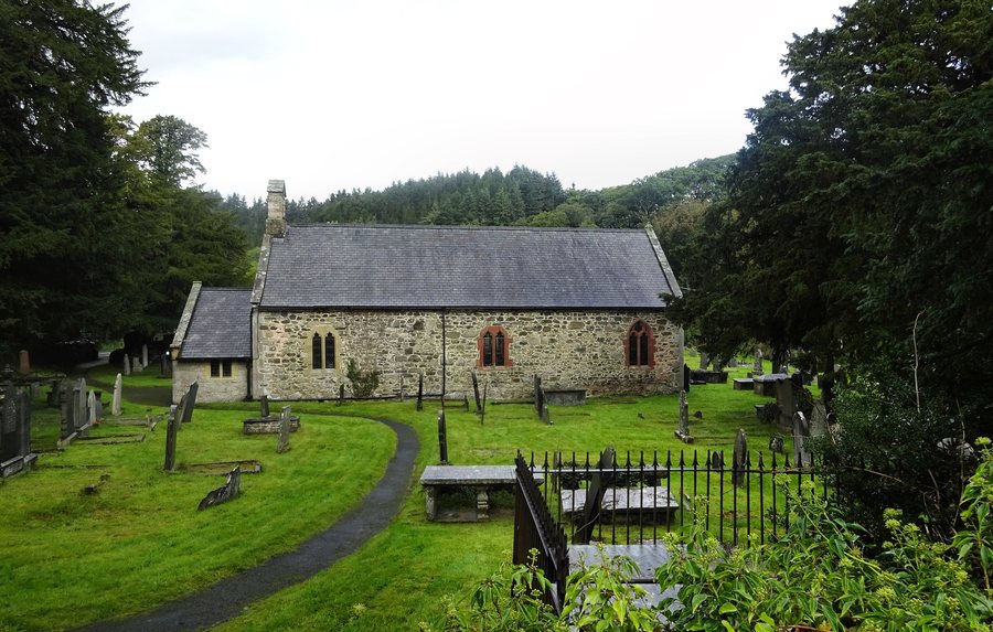 File:Y Santes Fair, St Mary - Cyffylliog, Denbighshire, Wales 01.jpg