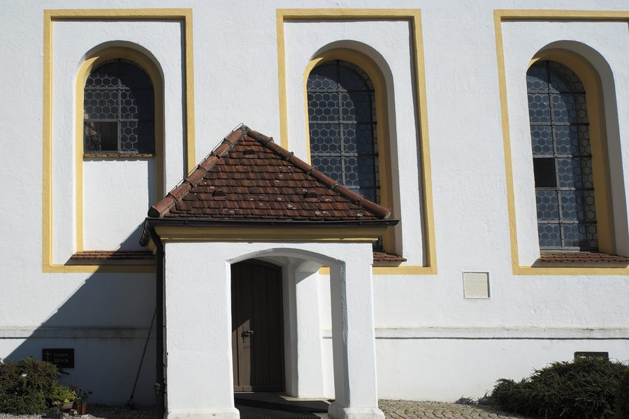 Südseite der katholischen Filialkirche St. Pankratius in Ramsach (Penzing)